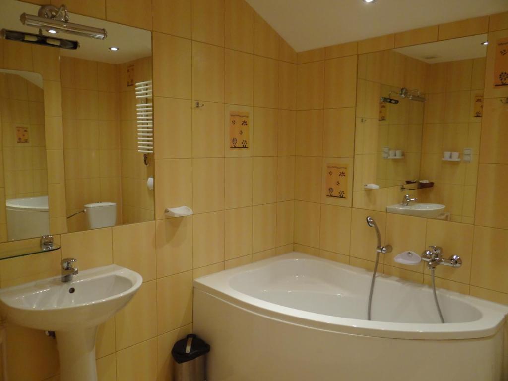 Hotel Restauracja Kinga Катовице Номер фото